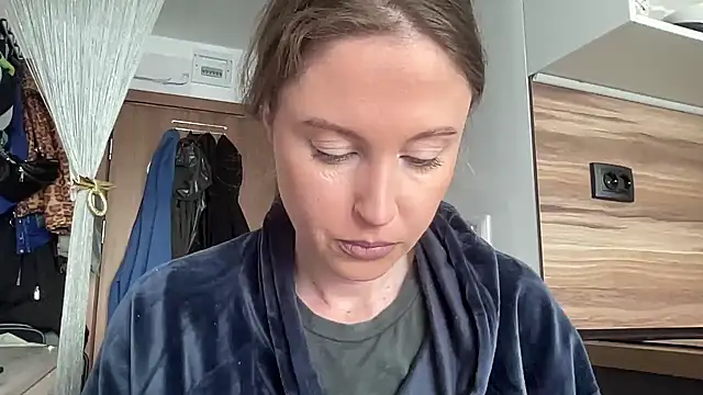 Ameli8 online show from 04/15/26, 09:16