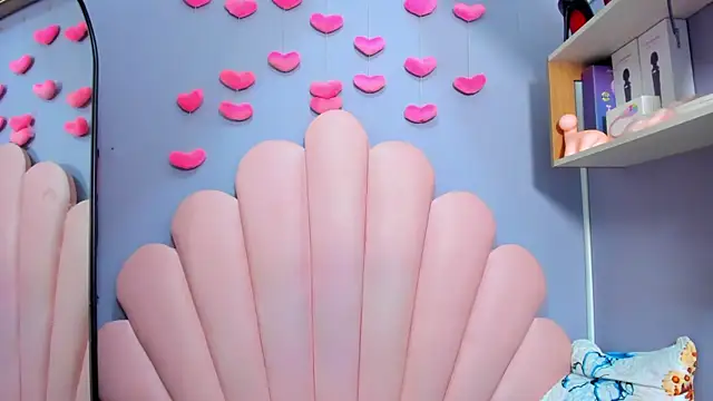 luci miller online show from 04/22/26, 03:09