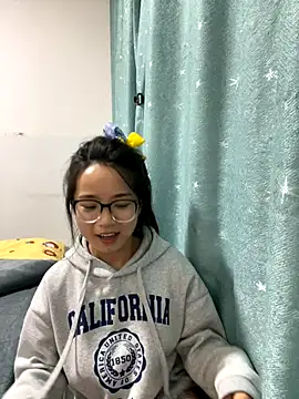 Hmm 0303 online show from 11/12/25, 02:28