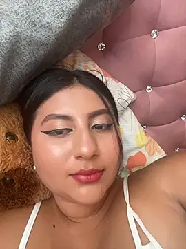 Snapshot of Roxy_luck chatting on 11/12/25, 03:01 Roxy luck online show from 11/12/25, 03:01