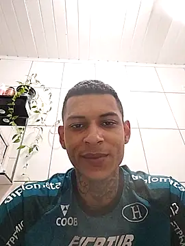 Snapshot of oPretin013 chatting on 11/07/25, 09:15 oPretin013 online show from 11/07/25, 09:15