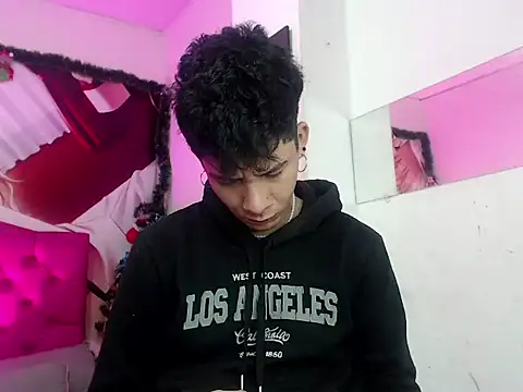 Lovers Spicy online show from 12/18/25, 12:11