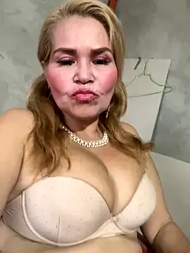 Snapshot of dirty_mother3 chatting on 12/13/25, 09:20 dirty mother3 online show from 12/13/25, 09:20