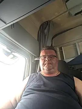 Snapshot of Grase44 chatting on 05/17/26, 11:39 Grase44 online show from 05/17/26, 11:39