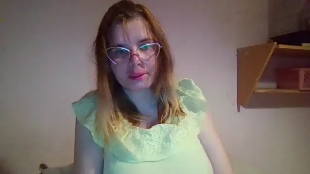 Snapshot of HornyElena chatting on 11/13/25, 07:13 HornyElena online show from 11/13/25, 07:13