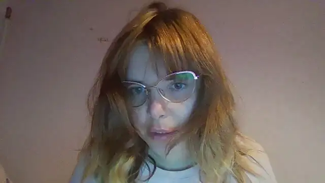 Snapshot of HornyElena chatting on 11/24/25, 03:12 HornyElena online show from 11/24/25, 03:12