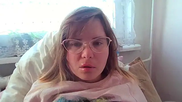 Snapshot of HornyElena chatting on 11/27/25, 10:50 HornyElena online show from 11/27/25, 10:50