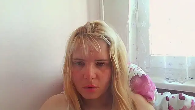 Snapshot of HornyElena chatting on 04/28/26, 10:20 HornyElena online show from 04/28/26, 10:20