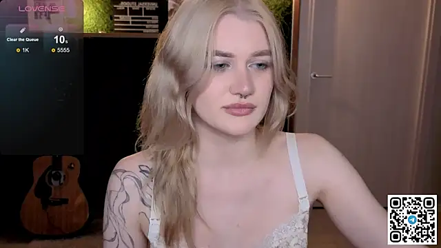 Snapshot of eshleeygreen chatting on 05/31/26, 07:48 eshleeygreen online show from 05/31/26, 07:48