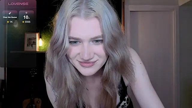 Snapshot of eshleeygreen chatting on 06/07/26, 02:54 eshleeygreen online show from 06/07/26, 02:54