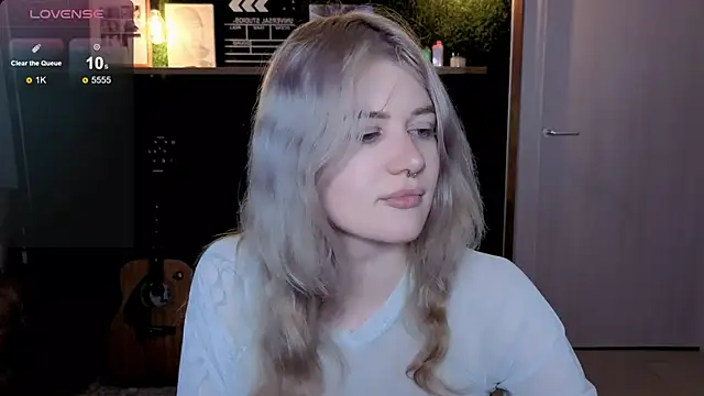 Snapshot of eshleeygreen chatting on 06/18/26, 12:55 eshleeygreen online show from 06/18/26, 12:55