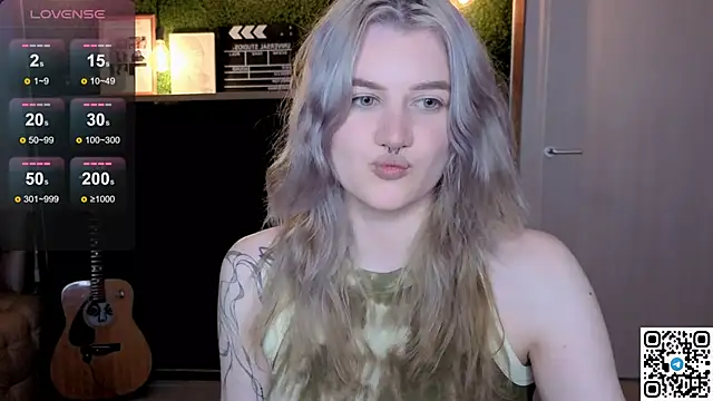 Snapshot of eshleeygreen chatting on 06/19/26, 09:29 eshleeygreen online show from 06/19/26, 09:29