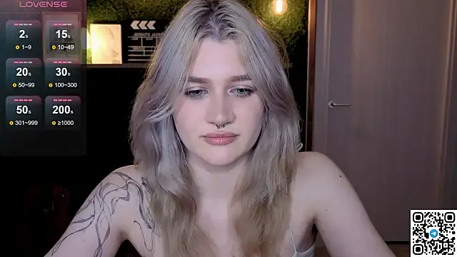 Snapshot of eshleeygreen chatting on 06/24/26, 07:46 eshleeygreen online show from 06/24/26, 07:46