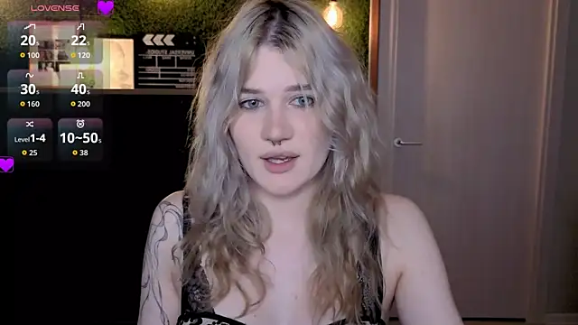 Snapshot of eshleeygreen chatting on 07/10/26, 06:54 eshleeygreen online show from 07/10/26, 06:54