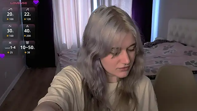 Snapshot of eshleeygreen chatting on 07/19/26, 11:25 eshleeygreen online show from 07/19/26, 11:25