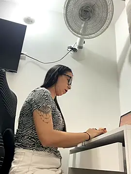 Vicky ro online show from 11/18/25, 02:17