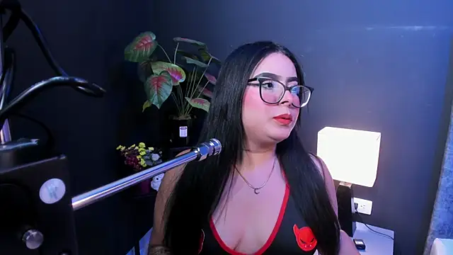 Amy whittee online show from 04/17/26, 03:42