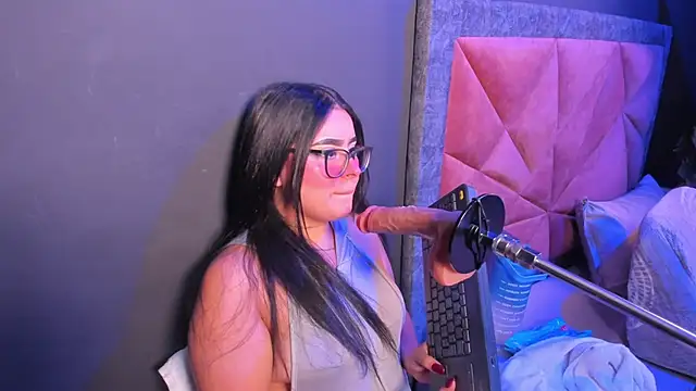 Amy whittee online show from 04/24/26, 03:53