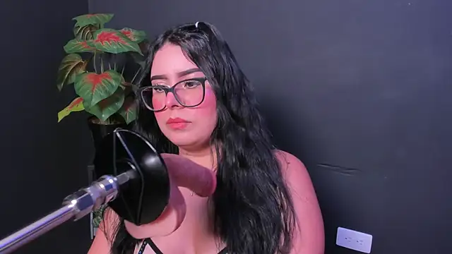 Amy whittee online show from 07/06/26, 03:58