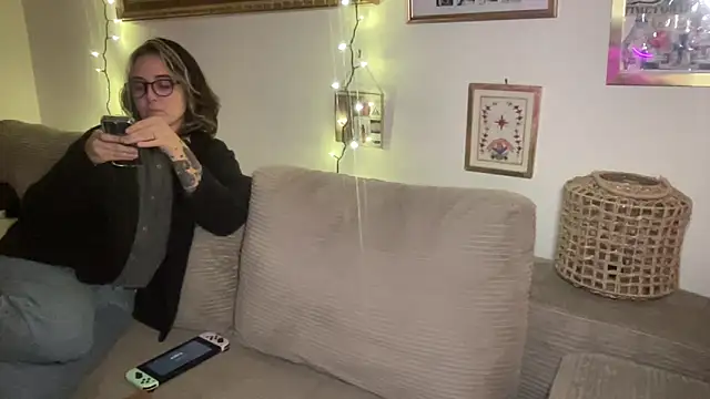 angelgirl98 online show from 12/22/25, 04:20