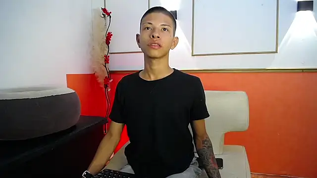 Tessachains 2  online show from 12/04/25, 02:10