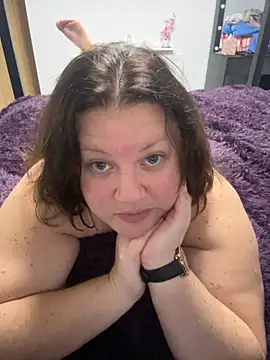 Snapshot of RealWoman84 chatting on 11/13/25, 05:34 RealWoman84 online show from 11/13/25, 05:34