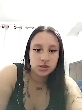 Snapshot of Thamara- chatting on 11/06/25, 10:43 Thamara- online show from 11/06/25, 10:43