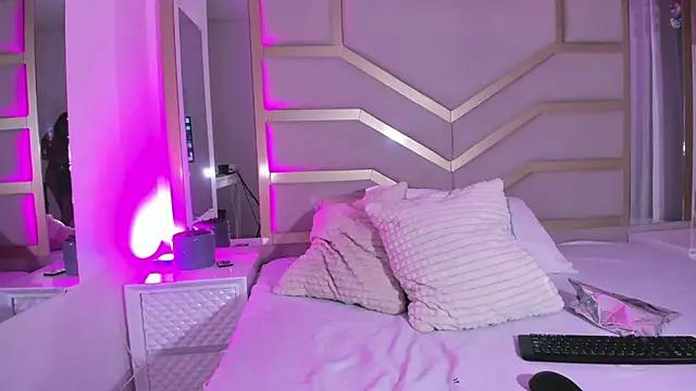 Snapshot of SashaMorelli chatting on 12/14/25, 01:38 SashaMorelli online show from 12/14/25, 01:38