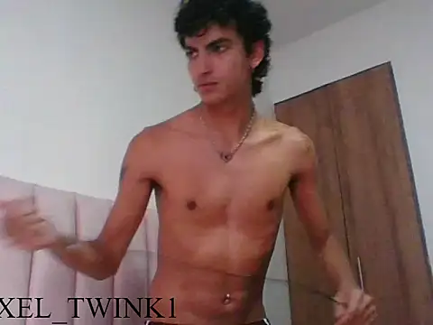 axel love13 online show from 11/12/25, 09:14