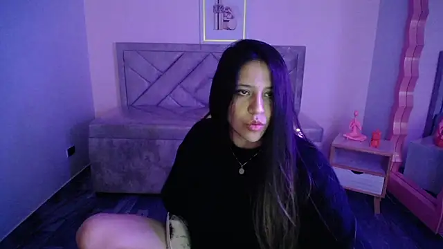 Snapshot of aria_ch2 chatting on 11/11/25, 09:48 aria ch2 online show from 11/11/25, 09:48