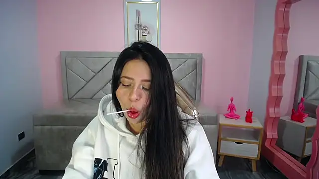 Snapshot of aria_ch2 chatting on 11/13/25, 03:49 aria ch2 online show from 11/13/25, 03:49