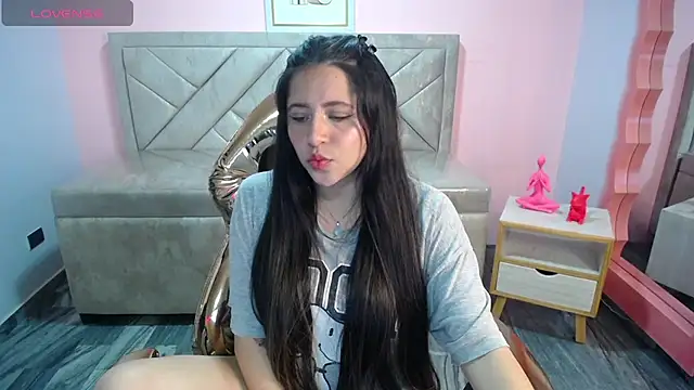 Snapshot of aria_ch2 chatting on 11/14/25, 03:16 aria ch2 online show from 11/14/25, 03:16