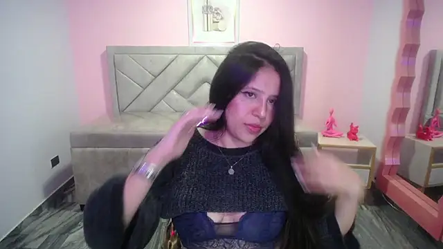 Snapshot of aria_ch2 chatting on 11/25/25, 10:21 aria ch2 online show from 11/25/25, 10:21