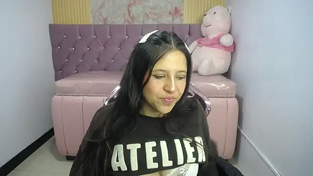 Snapshot of aria_ch2 chatting on 11/29/25, 11:02 aria ch2 online show from 11/29/25, 11:02