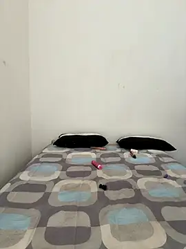 NiaLong21  online show from 11/16/25, 02:33