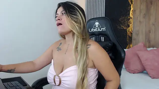 yesenia villan online show from 02/04/26, 12:33