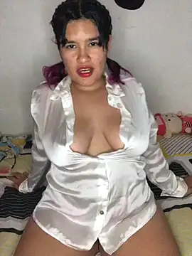 Snapshot of Beba_103 chatting on 12/13/25, 10:26 Beba 103 online show from 12/13/25, 10:26