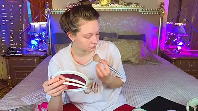 Snapshot of HolyBabyDoll chatting on 11/09/25, 04:44 HolyBabyDoll online show from 11/09/25, 04:44