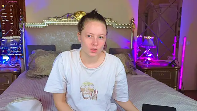 Snapshot of HolyBabyDoll chatting on 11/10/25, 04:33 HolyBabyDoll online show from 11/10/25, 04:33