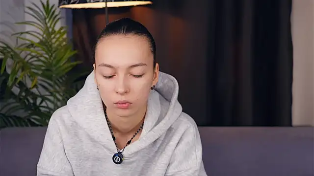 IvetteZermeno online show from 11/11/25, 10:37