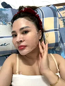 Snapshot of hellela-a chatting on 11/07/25, 06:41 hellela-a online show from 11/07/25, 06:41