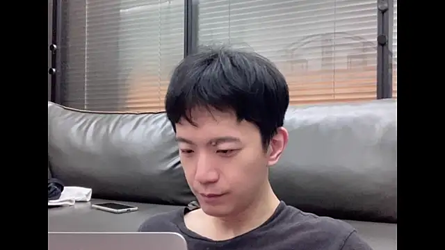 Snapshot of CouplingCry chatting on 11/29/25, 02:20 CouplingCry online show from 11/29/25, 02:20