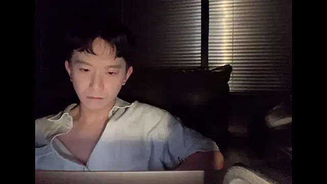 Snapshot of CouplingCry chatting on 11/30/25, 02:54 CouplingCry online show from 11/30/25, 02:54