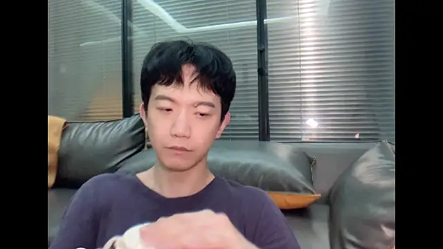 Snapshot of CouplingCry chatting on 12/04/25, 02:04 CouplingCry online show from 12/04/25, 02:04