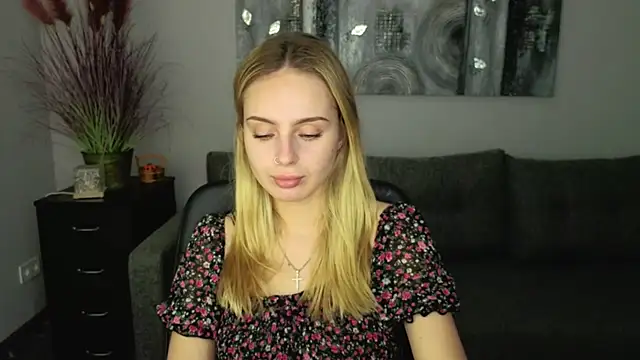 Snapshot of Tina_Jonesi chatting on 11/08/25, 06:35 Tina Jonesi online show from 11/08/25, 06:35