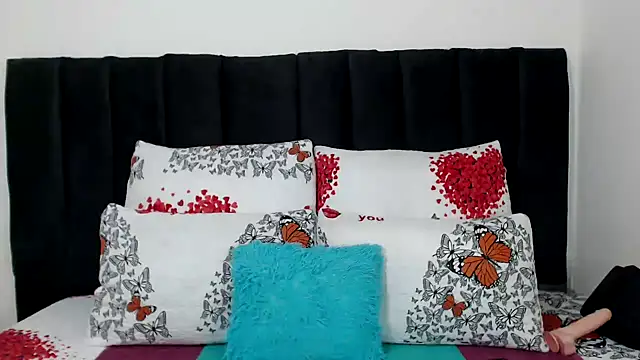 Miss-Berries online show from 03/28/26, 01:22