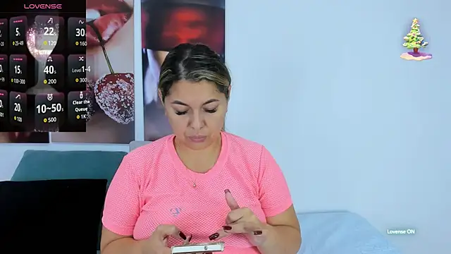 Snapshot of Andhrea_Vale chatting on 11/11/25, 11:32 Andhrea Vale online show from 11/11/25, 11:32