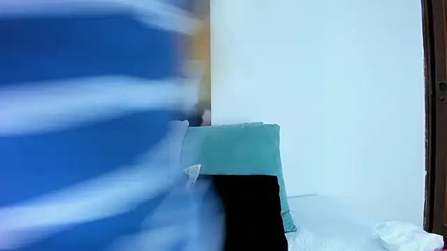 Snapshot of Andhrea_Vale chatting on 11/15/25, 11:40 Andhrea Vale online show from 11/15/25, 11:40