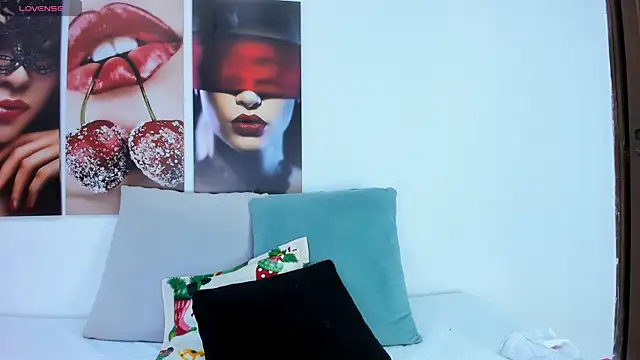 Snapshot of Andhrea_Vale chatting on 11/18/25, 11:36 Andhrea Vale online show from 11/18/25, 11:36