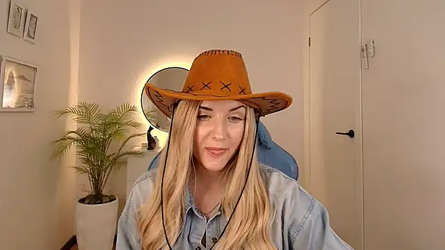 Snapshot of _Mi1a_ chatting on 11/10/25, 05:28 Mi1a online show from 11/10/25, 05:28